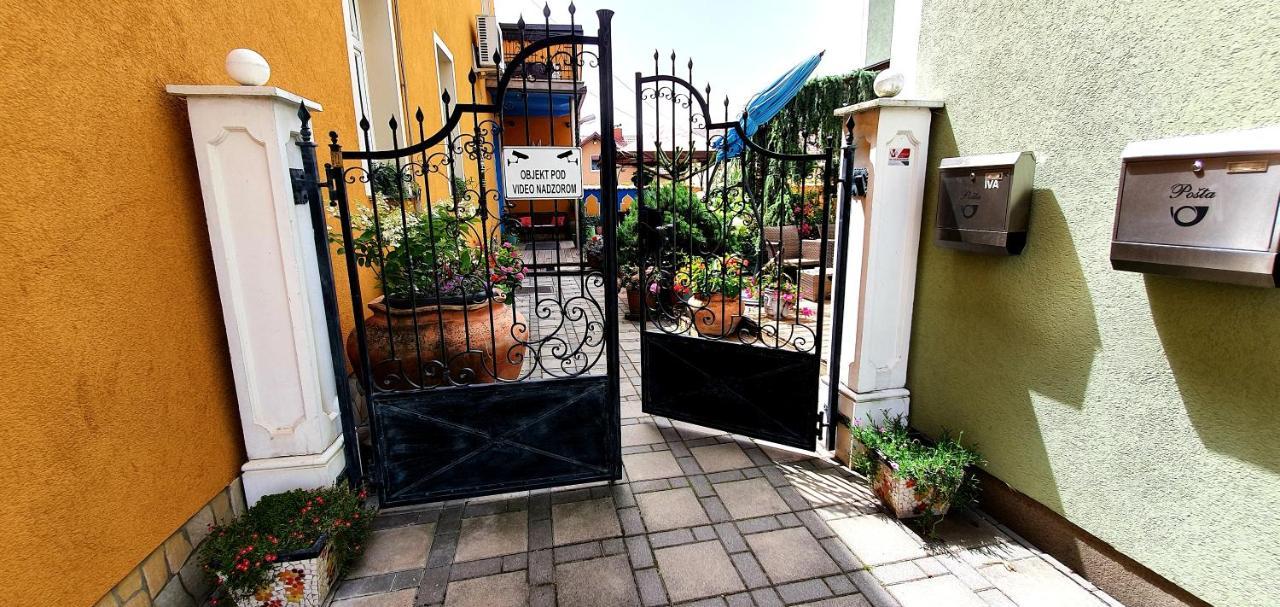 Luna Apartament *